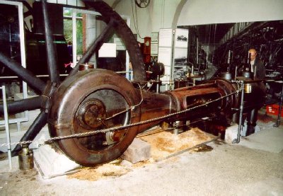 stationäre Großdampfmaschine im Museum GroßAuheim